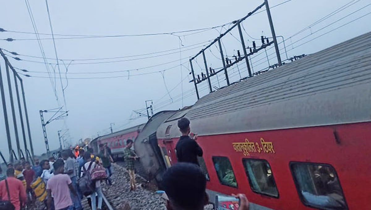 ಕಾನ್ಪುರ: ಹಳಿ ತಪ್ಪಿದ ಸಬರಮತಿ ಎಕ್ಸ್ಪ್ರೆಸ್ನ 20 ಬೋಗಿಗಳು, ಪ್ರಯಾಣಿಕರ ಸ್ಥಳಾಂತರ